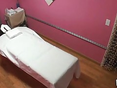 Agile and skillful playgirl turns massage into stunning fuck